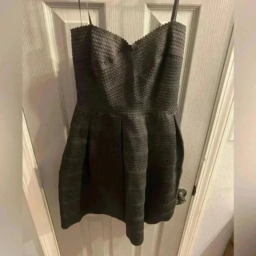 Women’s black strapless stretchy  dress. Size 1/2 NWOT